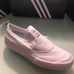 Size 6/9.5/10/10.5 Adidas dark white slip on